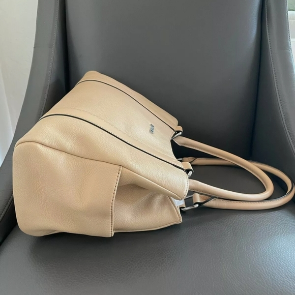 Calvin Klein Calf Leather Medium Tote NWOT - Picture 4 of 10